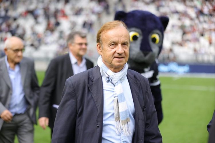 Gernot Rohr, ancien joueur et entraîneur des Girondins, honoré lors du centenaire du club