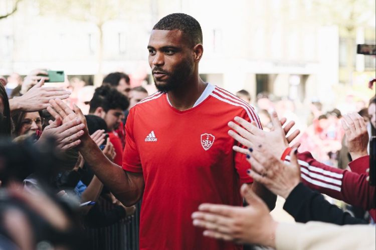 Steve Mounié n’a toujours pas pris sa décision concernant son avenir à Brest