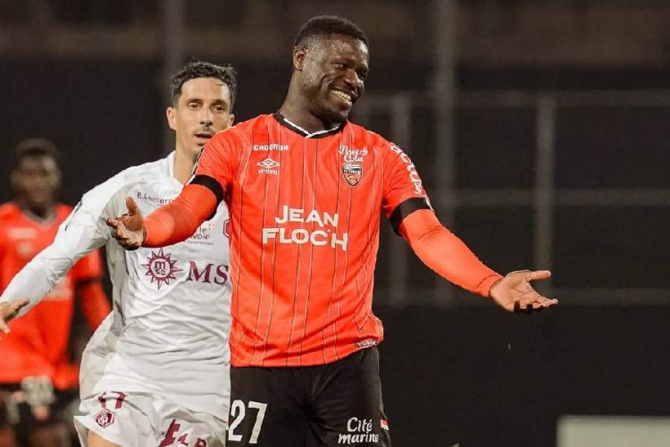 Aiyegun Tosin propulse Lorient en tête de la Ligue 2