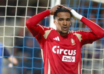 Andréas Hountondji contraint de quitter le terrain, inquiétude pour le Standard et le Bénin