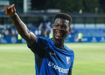 David Kiki et le Steaua Bucarest soulèvent le trophée de la Superliga de Roumanie